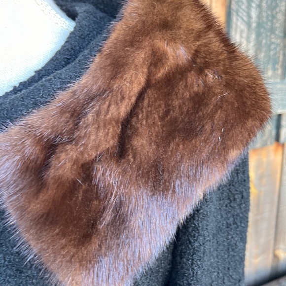 Vintage black wool coat with mink collar size Medium - Picture 4 of 7